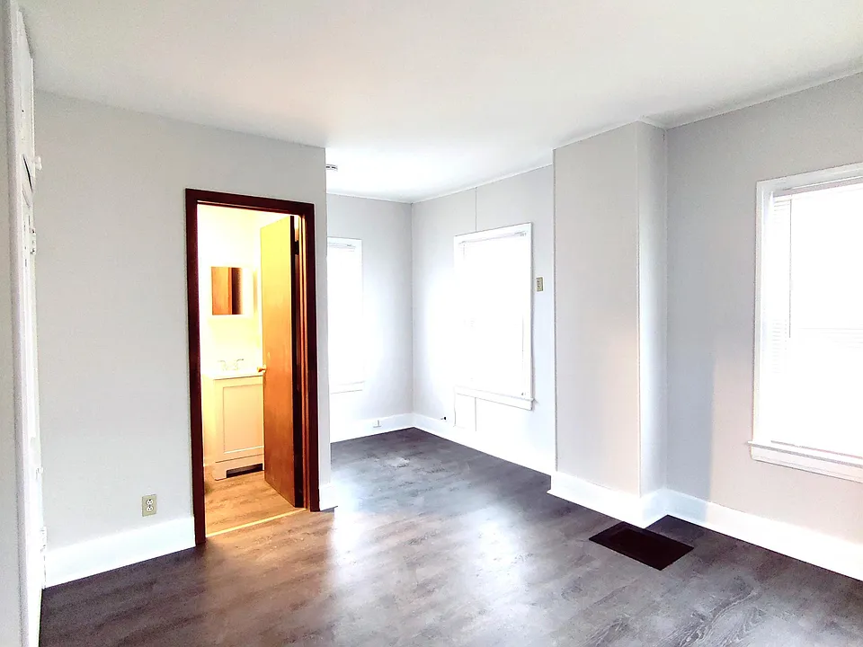 114 Clark St #4