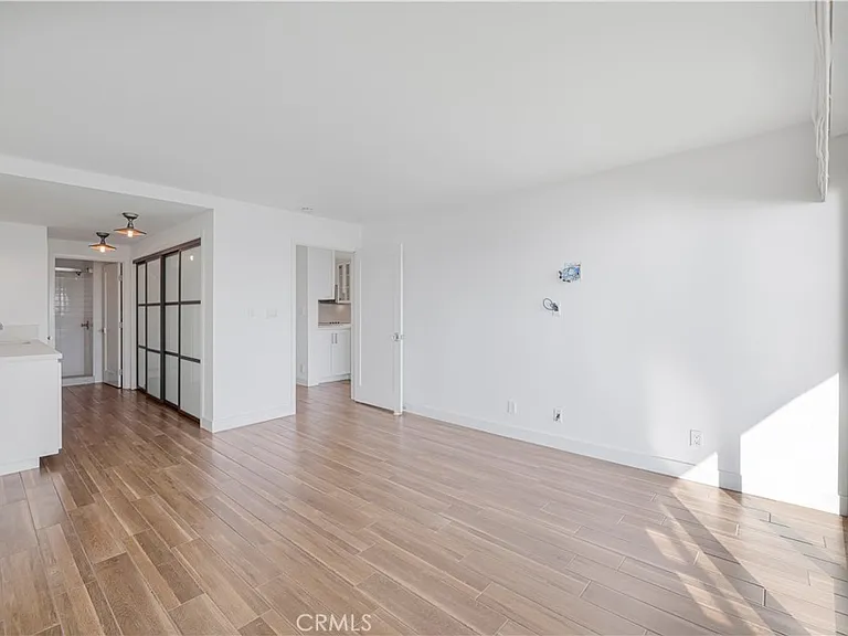 1 62nd Pl — Photo 35