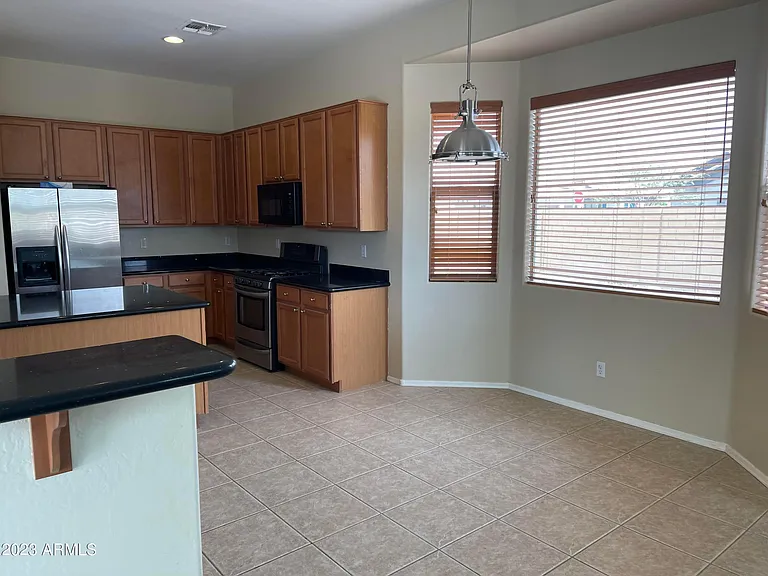 2619 E Hazeltine Way — Photo 4