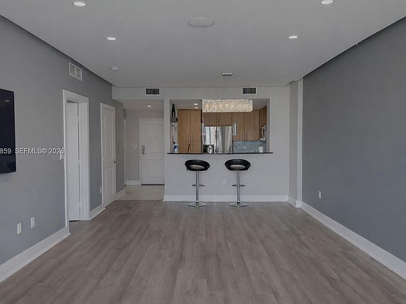 3rd image of 7900 Harbor Island Dr APT 622