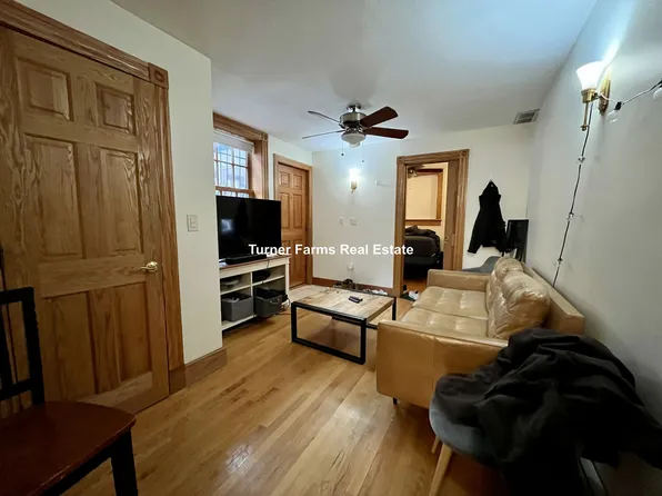 89 Myrtle St #11A, Boston, MA 02114