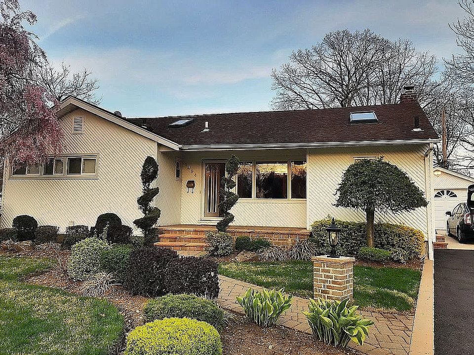1st image of 1494 Flower Ln