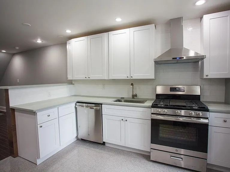 5837 Woodcrest Ave — Photo 7