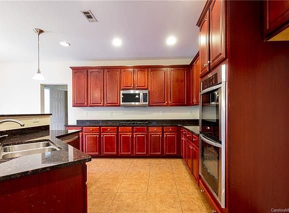 4th image of 115 Silverspring Pl