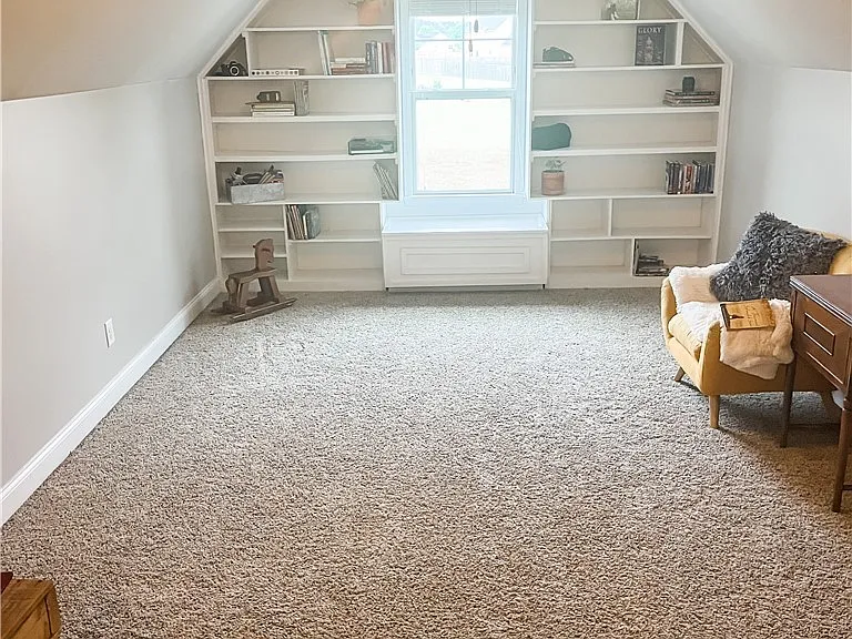 233 Fairfax Dr — Photo 13