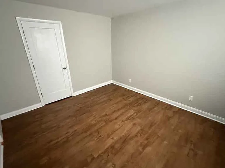 Clifton Woods — Photo 111