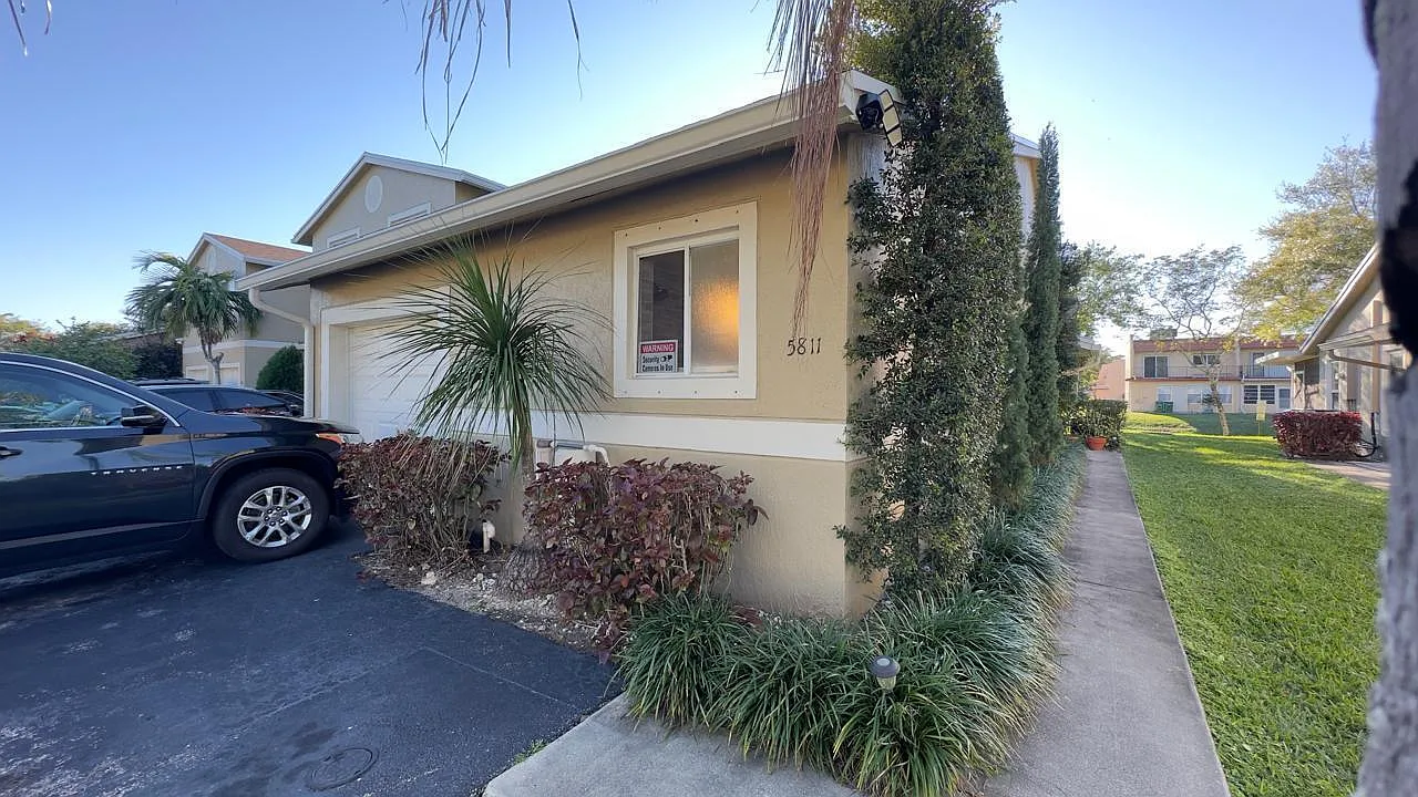 3 bed, 2.0 bath, 1269 sqft, $3,000 — Photo 1