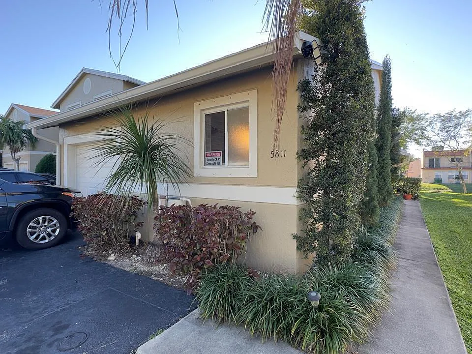 5811 NW 57th Ave