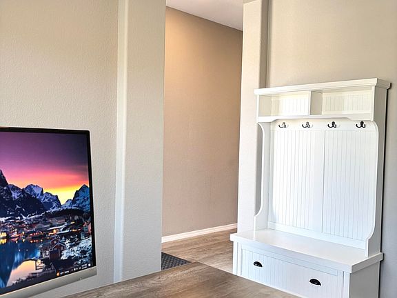 5th image of 3413 N Oregon Trail Rd NE