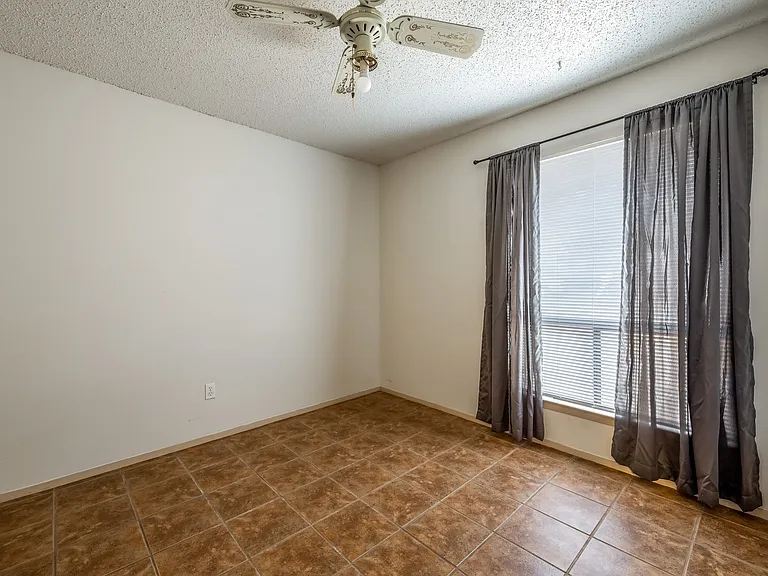 1006 Silbury Dr — Photo 16