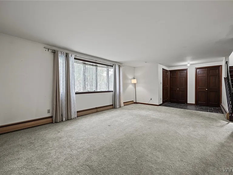 80 Capen Blvd — Photo 7