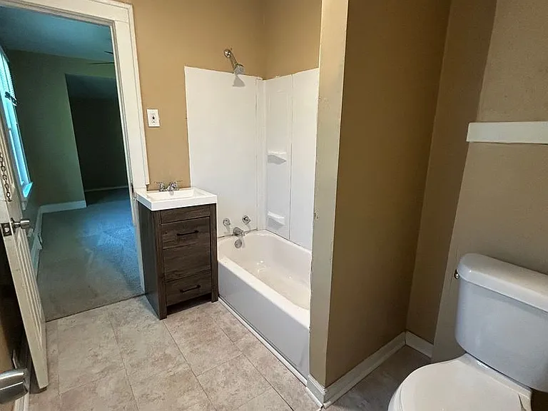 5045 Bellefontaine Ave — Photo 7