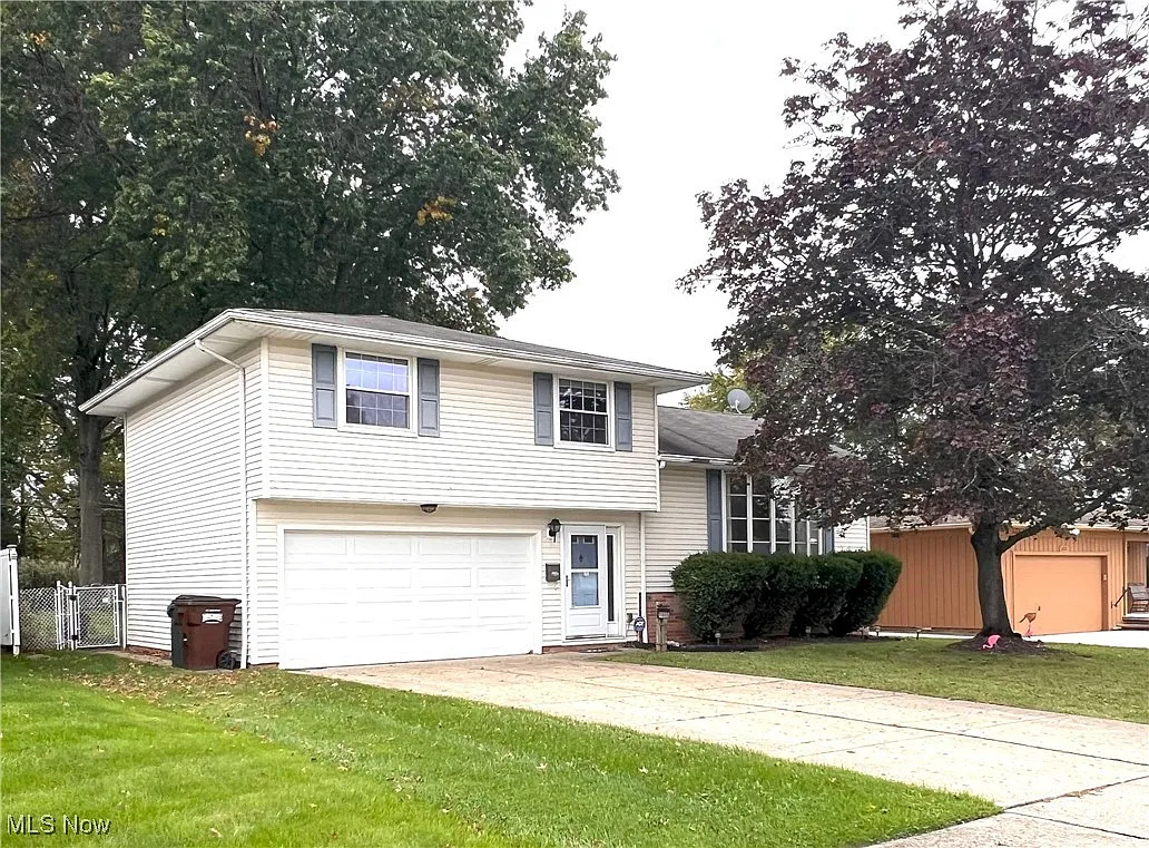 11005 Gross Dr photo 1