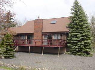123 N Arrow Dr, Pocono Lake, PA