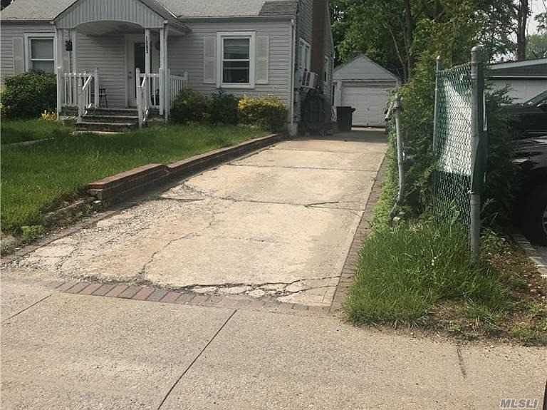 2nd image of 1003 Suffolk Ave