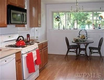 4th image of 214 Harwood Ave