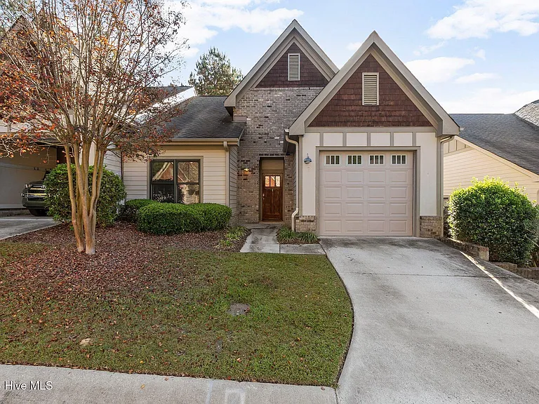 7 Elk Ridge Ln — Photo 1
