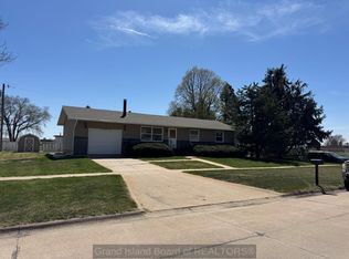 412 H St, Aurora, NE 68818