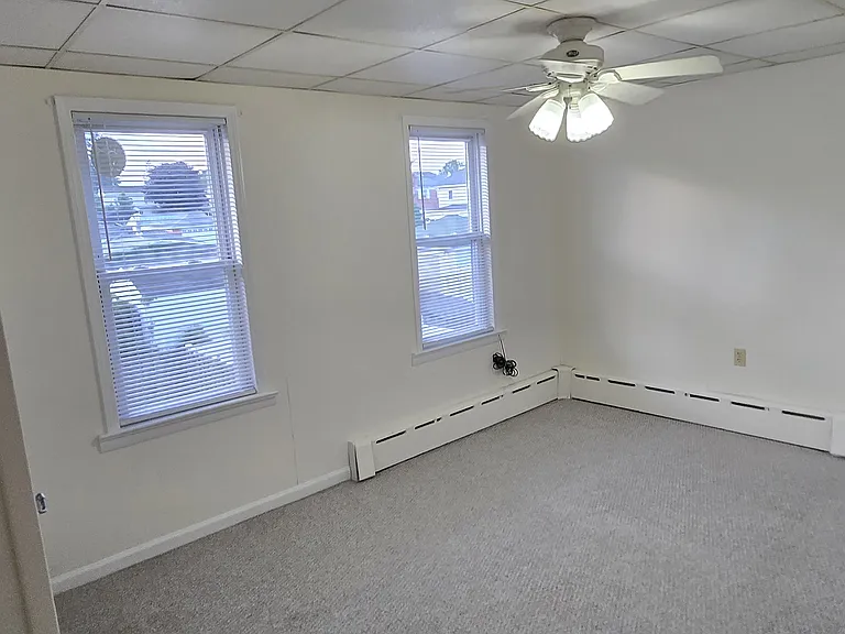 325 W Spring St — Photo 15