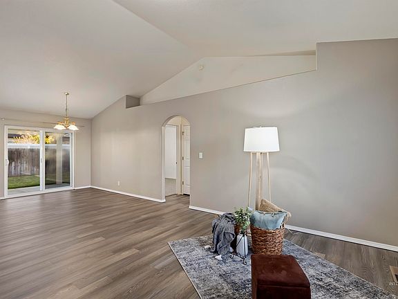 4th image of 2884 Deaun Ave