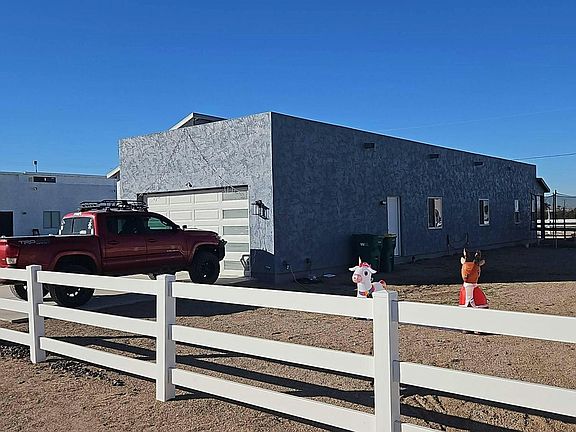 2nd image of 4210 N Roble Cir
