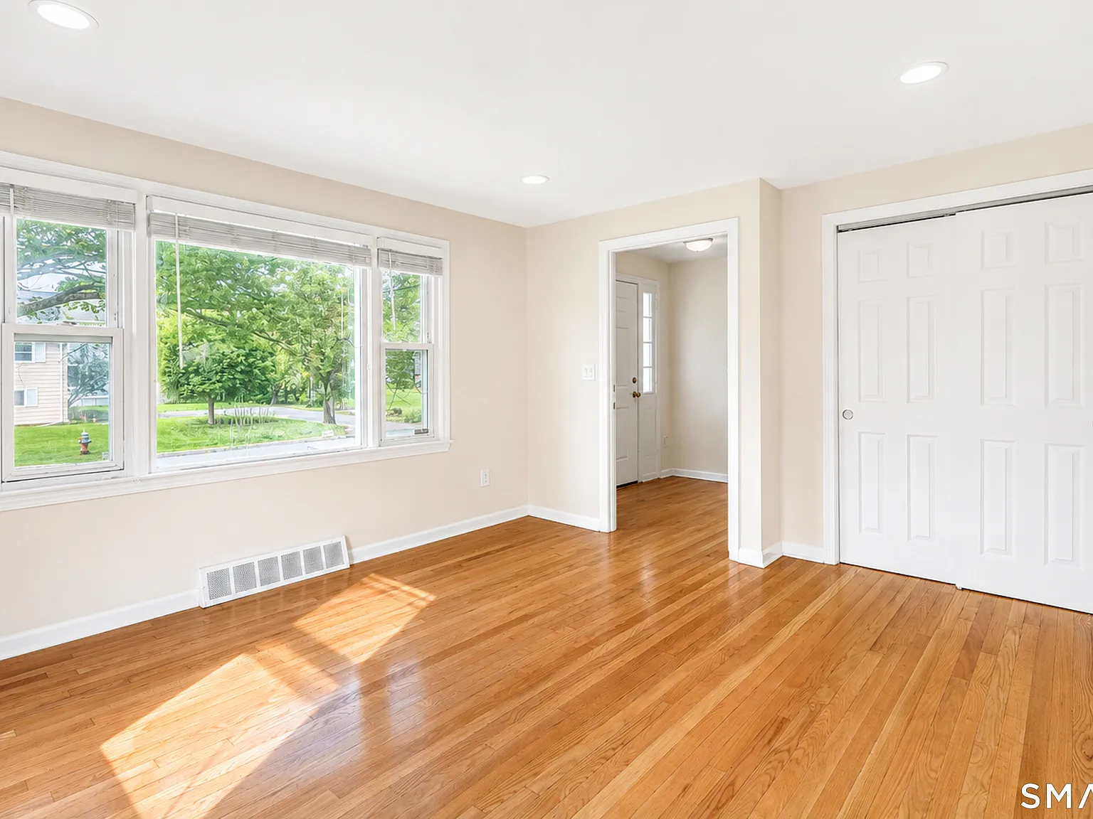 2 bed, 1.0 bath, 1942 sqft, $3,500 — Photo 4