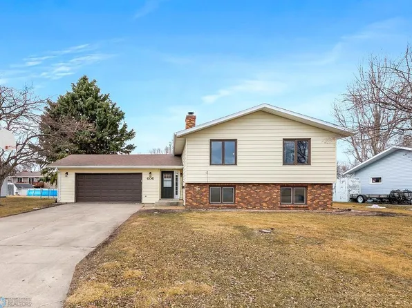 606 6th St NE, Dilworth, MN 56529
