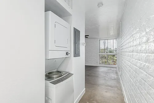 328 E Willetta St #11 Photo 1