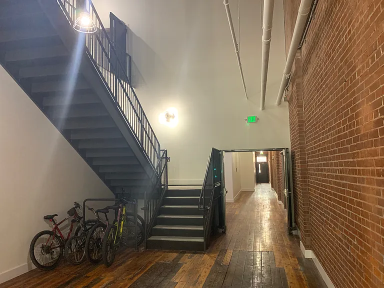 240 1st St NE #4 — Photo 39