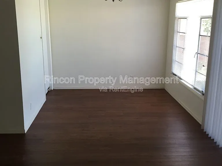 513 N North St — Photo 2