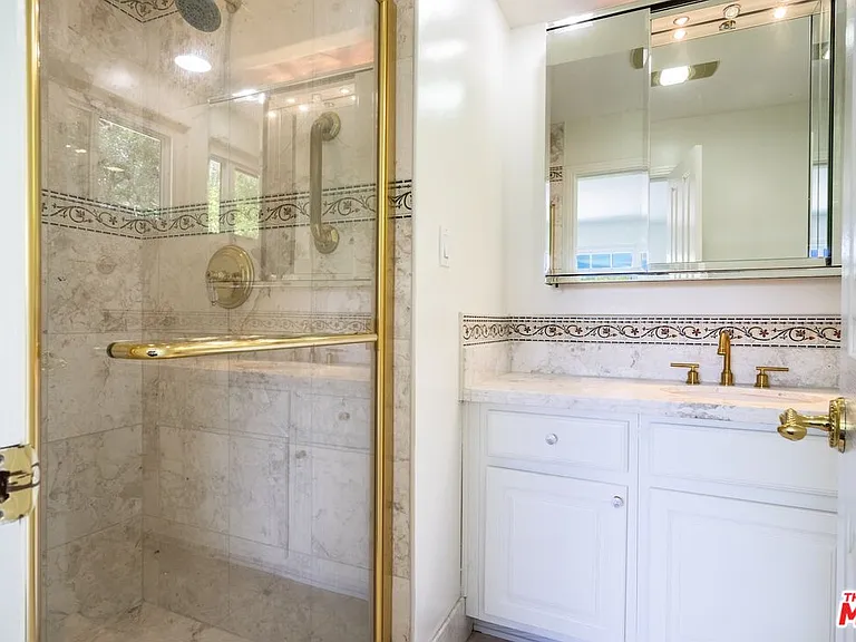 4645 Petit Ave — Photo 19