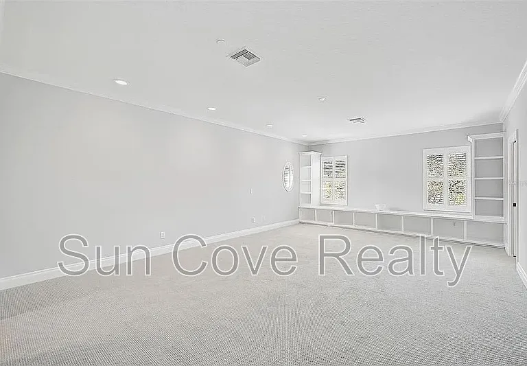 854 Macewen Dr — Photo 31