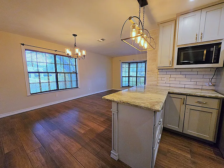 126 La Silla Dr — Photo 7