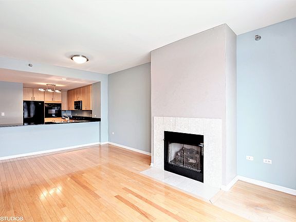 4th image of 1515 S Prairie Ave Unit 907
