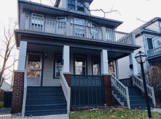 1465 Wayburn St, Grosse Pointe Park, MI 48230