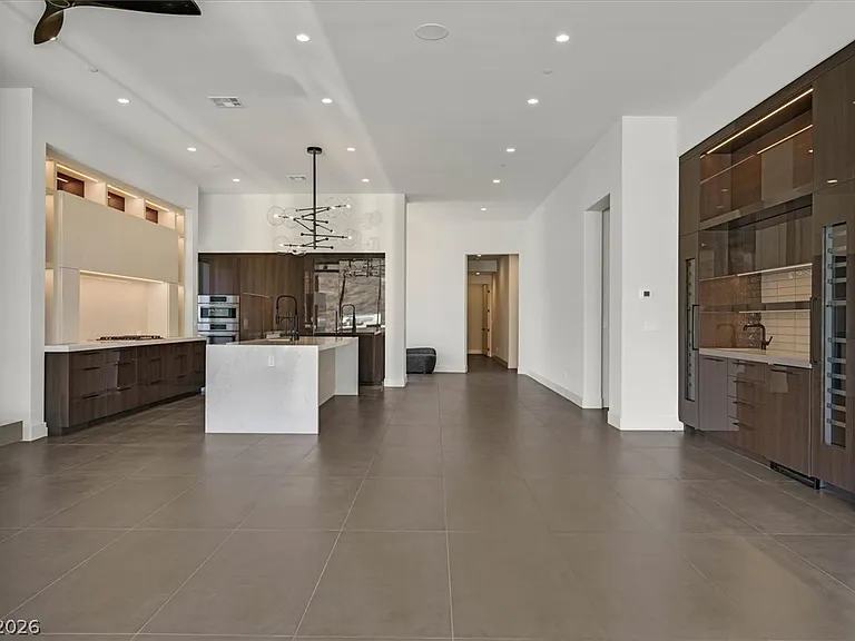 692 Scenic Cliff Dr — Photo 10