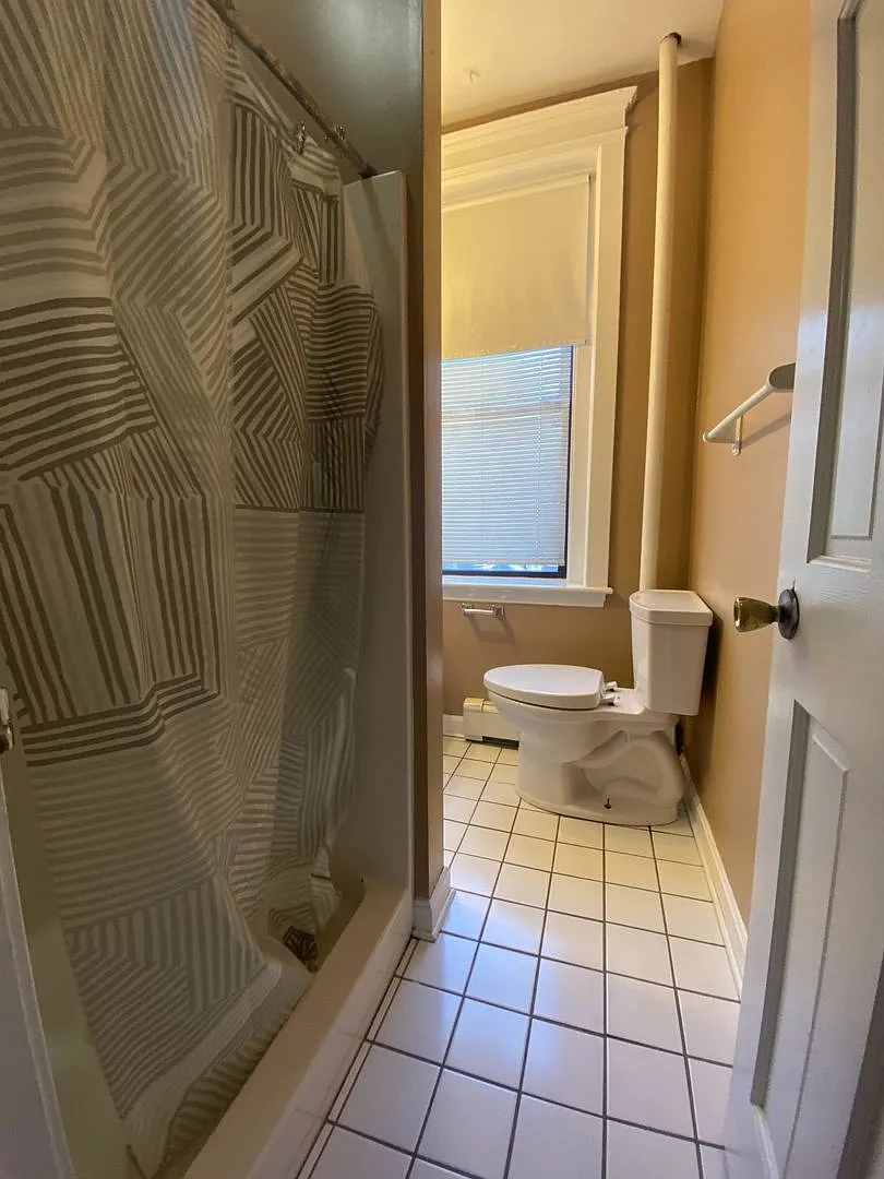 Large 4 bed in Allston — Photo 4
