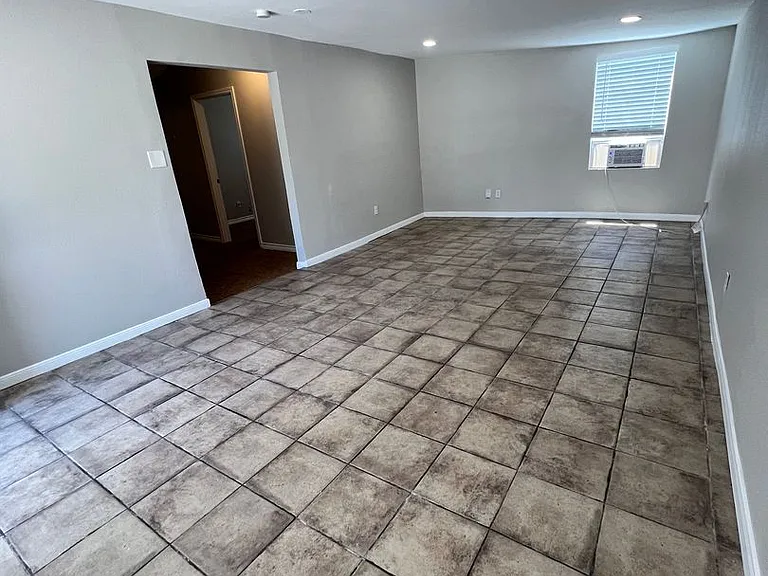 319 Harding Pl #2 — Photo 4