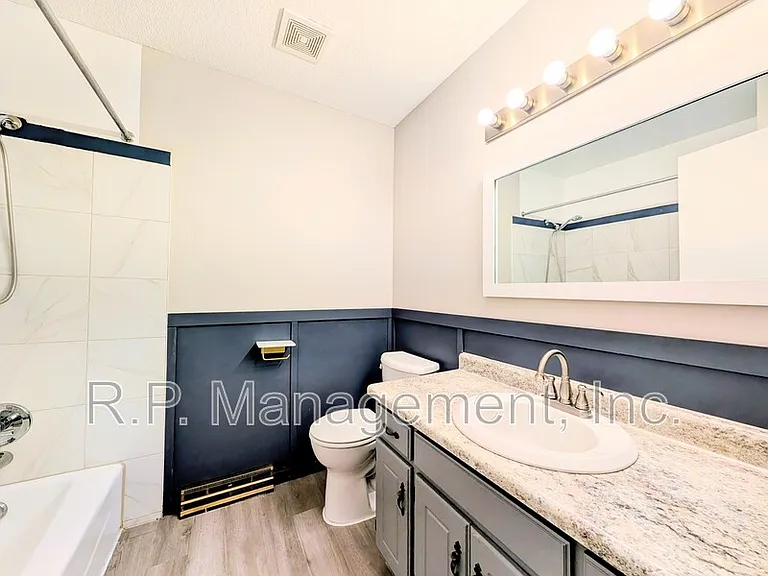 4382 Rosebriar Ave — Photo 10