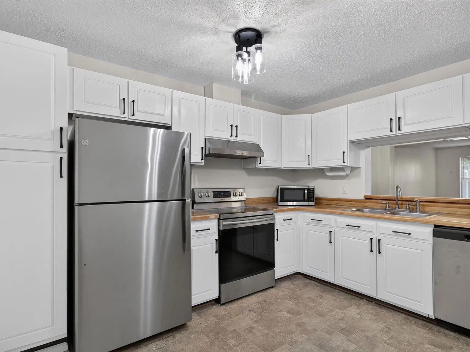 2 bed, 2.5 bath, 1668 sqft, $2,200 — Photo 3