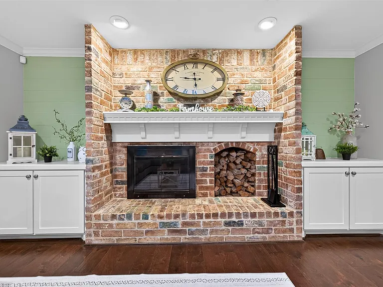 746 Stone Mountain Dr — Photo 15