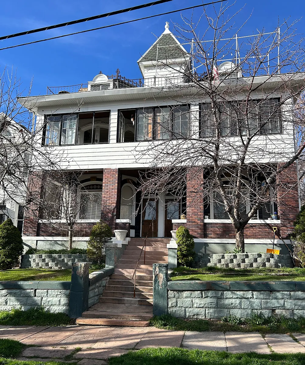 Building Photo - 815 E 1st Ave #2