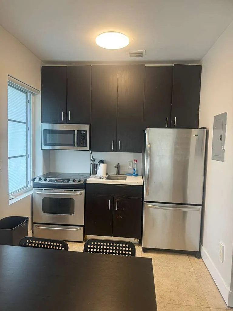 8plex 650 Euclid Avenue - 206 — Photo 2