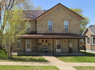 215 1/2 N Beaumont Rd, Prairie Du Chien, WI 53821