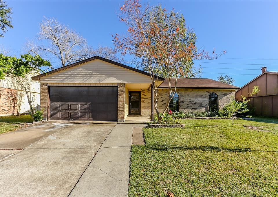 1st image of 302 Tara Plantation Dr