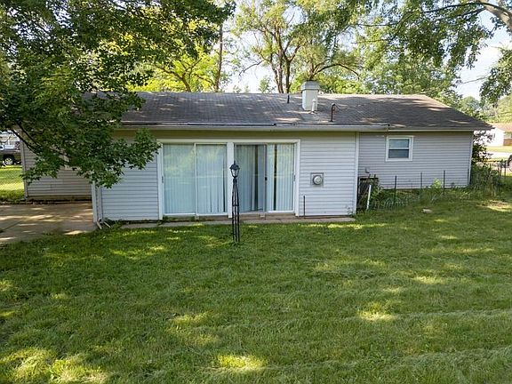3rd image of 2630 Chandler Dr