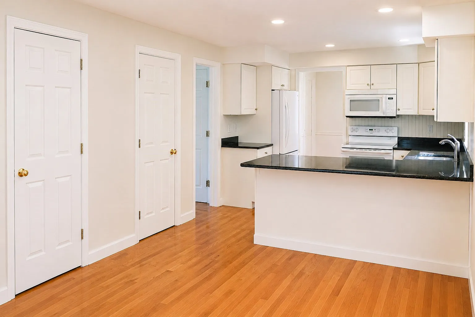 4 bed, 2.5 bath, 1728 sqft, $5,500 — Photo 2