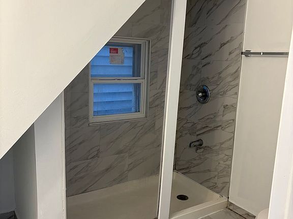 2nd image of 21 Lancaster St