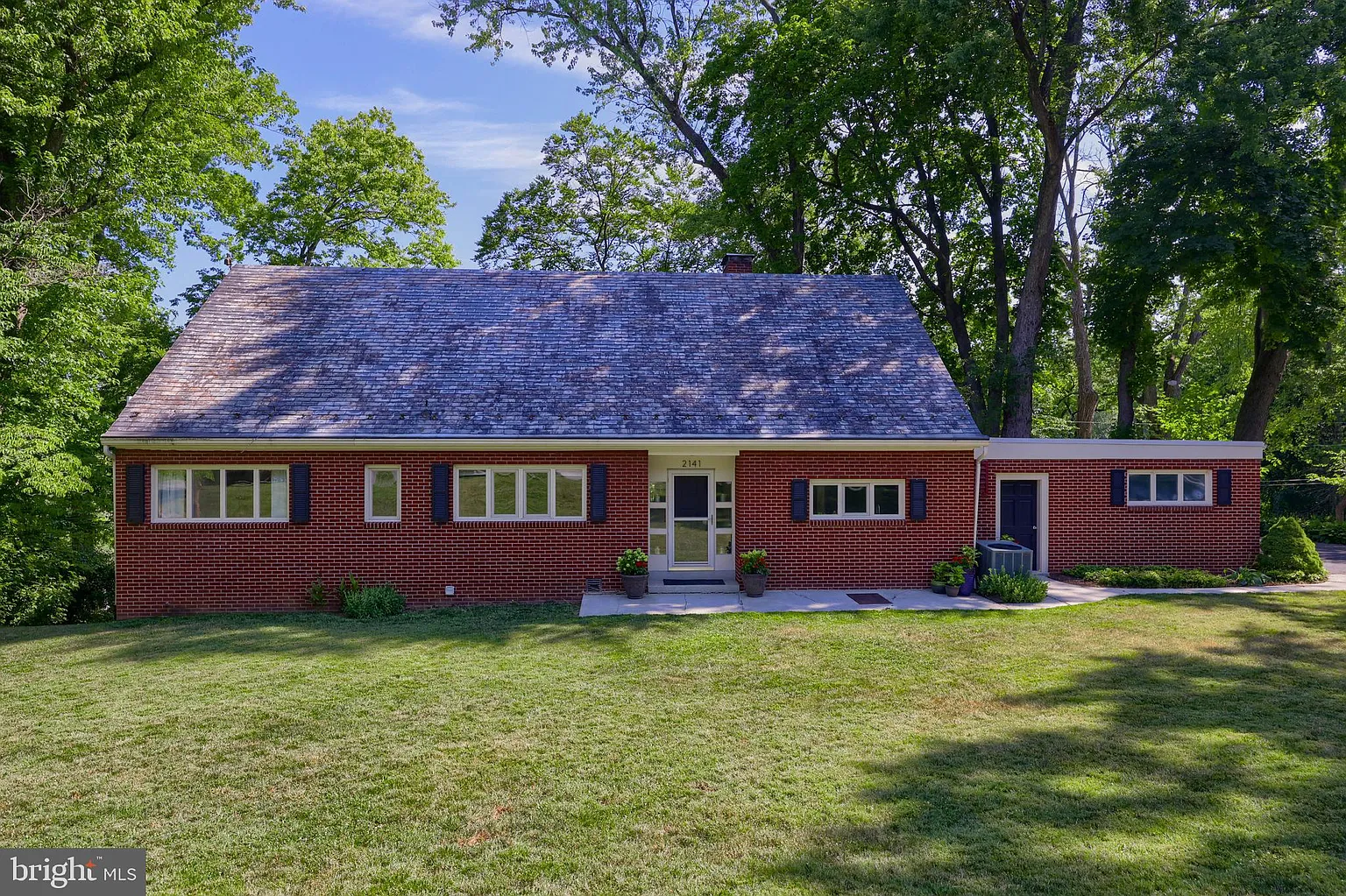 2141 W Ridge Dr photo 1
