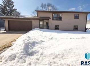 701 S Rohl Dr, Sioux Falls, SD 57103